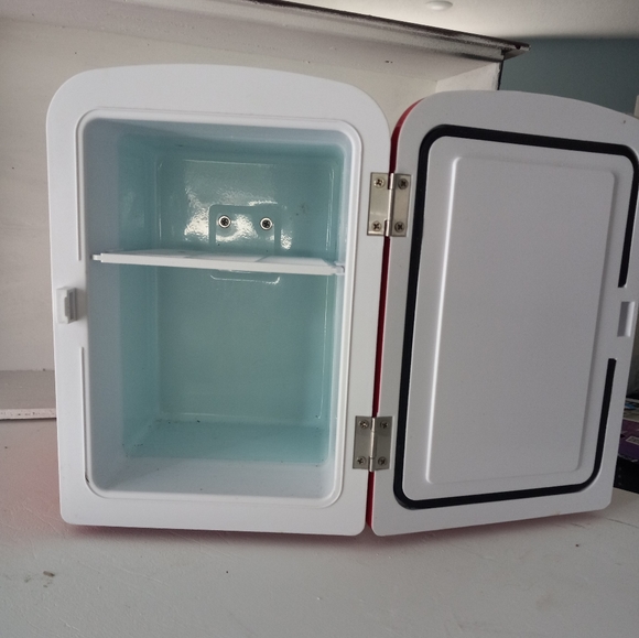 Vintage Coke mini fridge - Picture 2 of 3